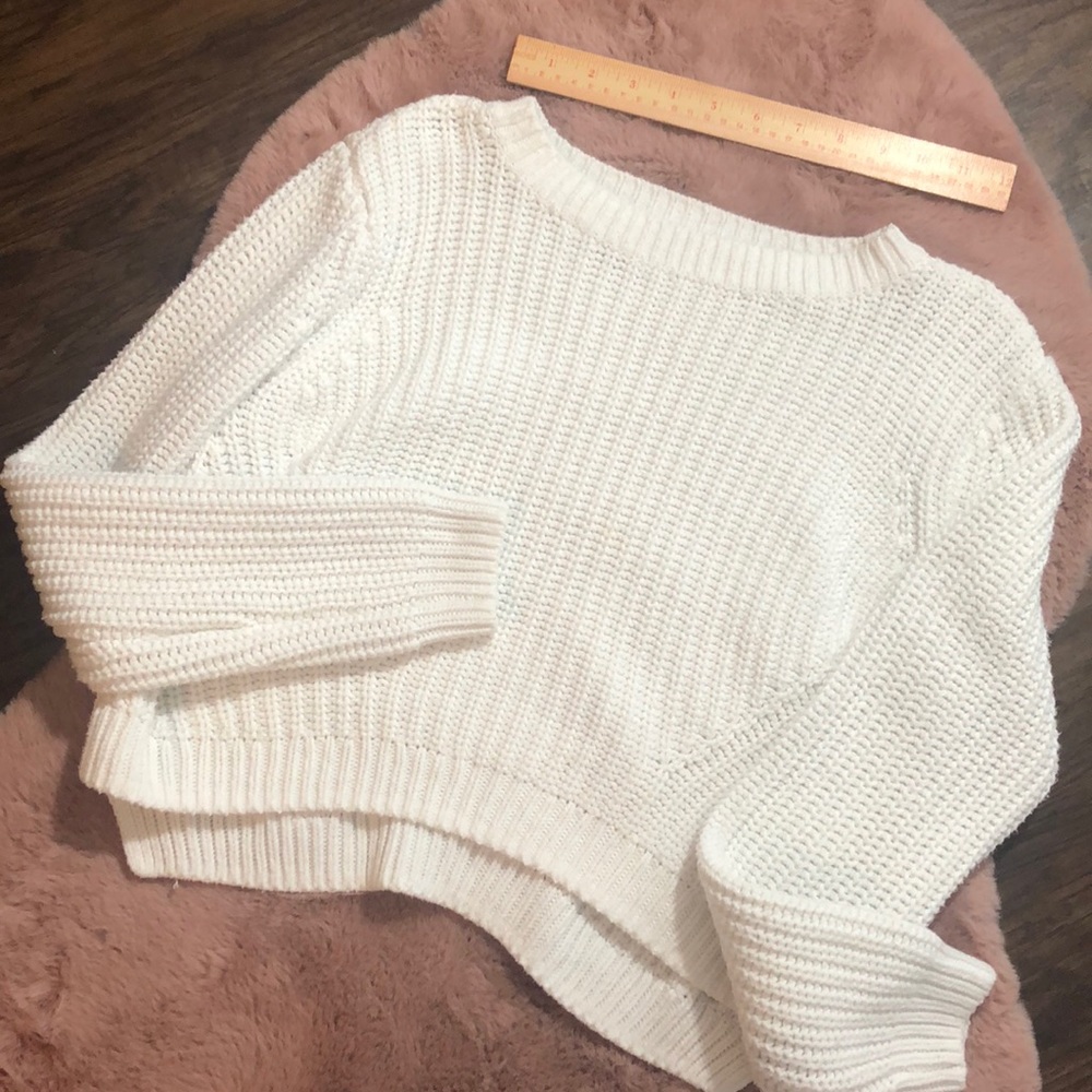 Cropped H&M white sweater
